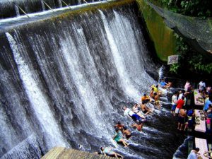 هتلی با رستوران آبشاری - فیلیپین