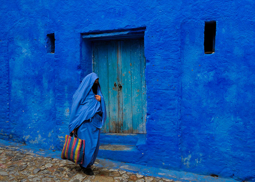 blue-streets-of-chefchaouen-morocco-17