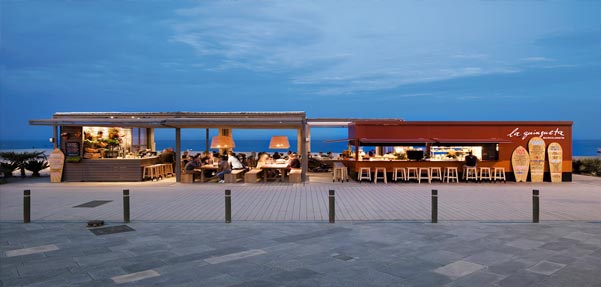 طراحی ساده و زیبای رستوران ساحلی در بارسلون / اسپانیا