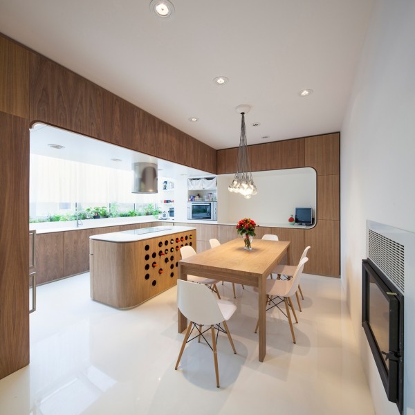 small-modern-dining-room-600x600