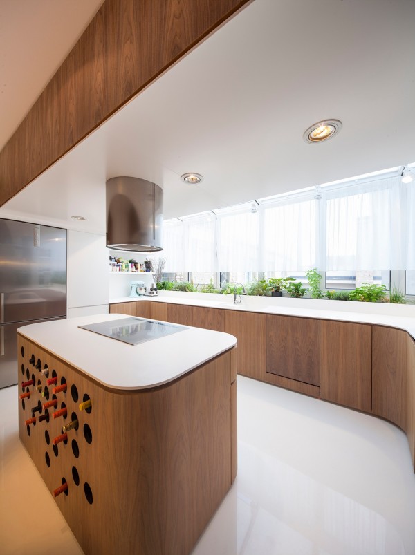 wood-paneled-kitchen-600x803