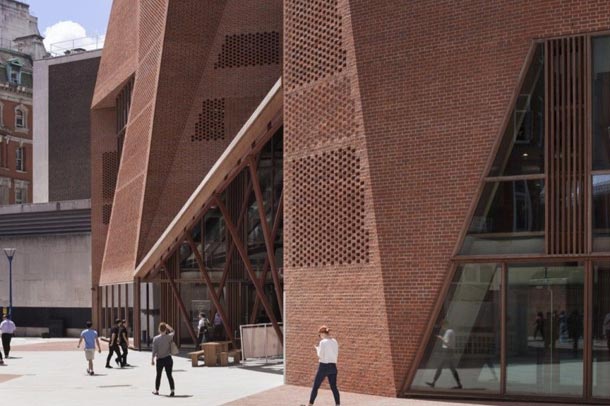 معماری منحصر به فرد مرکز دانشجویی 