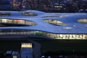 معماری عجیب محل اعلام توافق هسته ای ، دانشگاه پلی تکنیک لوزان