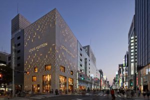 ساختمان سوپر لوکس برند L&V (لوئیس ویتون) در توکیو