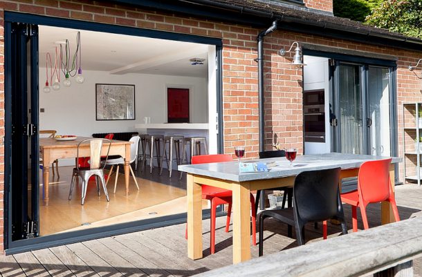 Informal-outdoor-dining-is-an-extension-of-the-interior