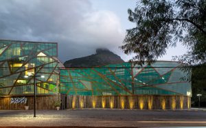 نمای جذاب شیشه ای یک مدرسه در برزیل