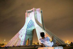 نورپردازی منحصر به فرد برج آزادی توسط فیلیپ گایست