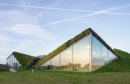 نمایش خیره کننده لحافی سبز بر روی موزه ای در هلند
